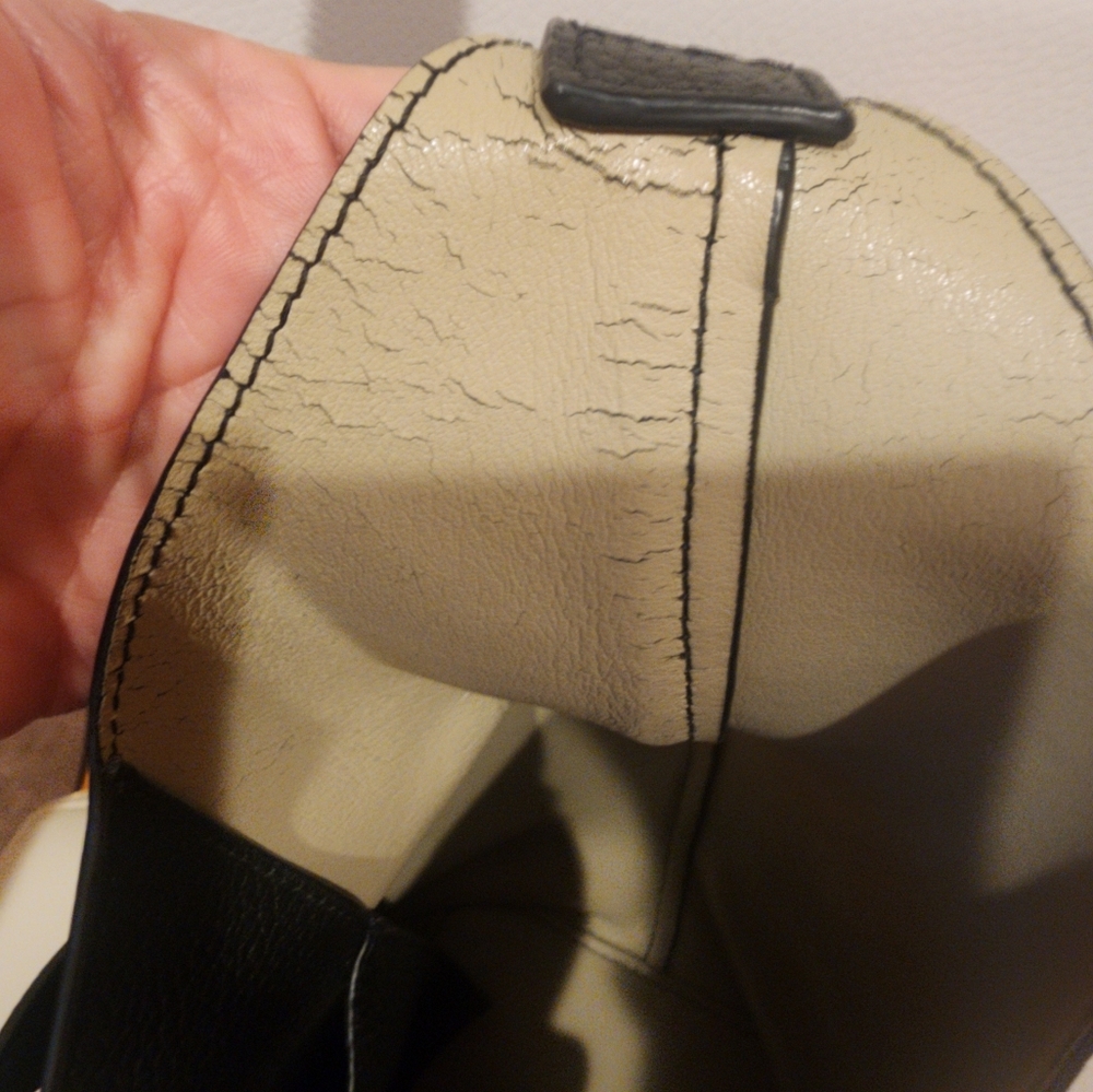 Tory Burch Perry Hobo - Beautiful Black, Cream Interior (Dust Bag!) - Picture 8 of 9